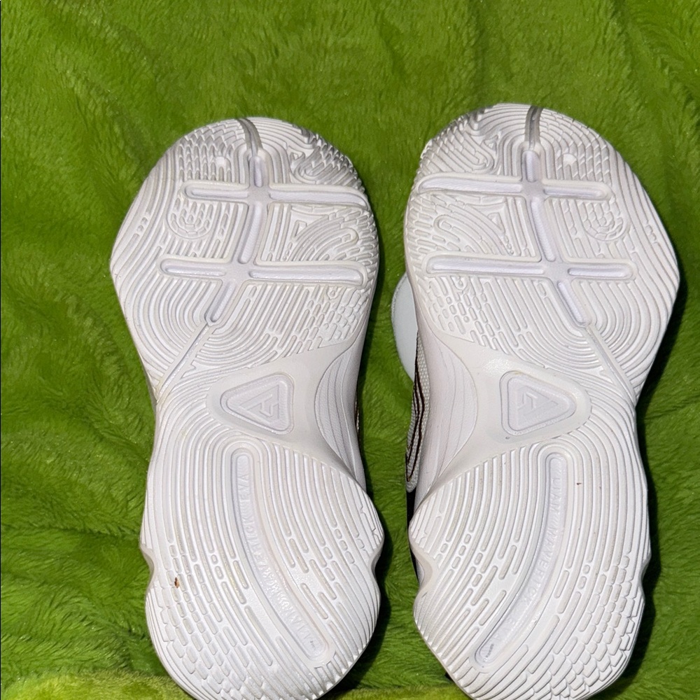 Giannis White and Gold Athletic Sneakers with Logo - Picture 3 of 4